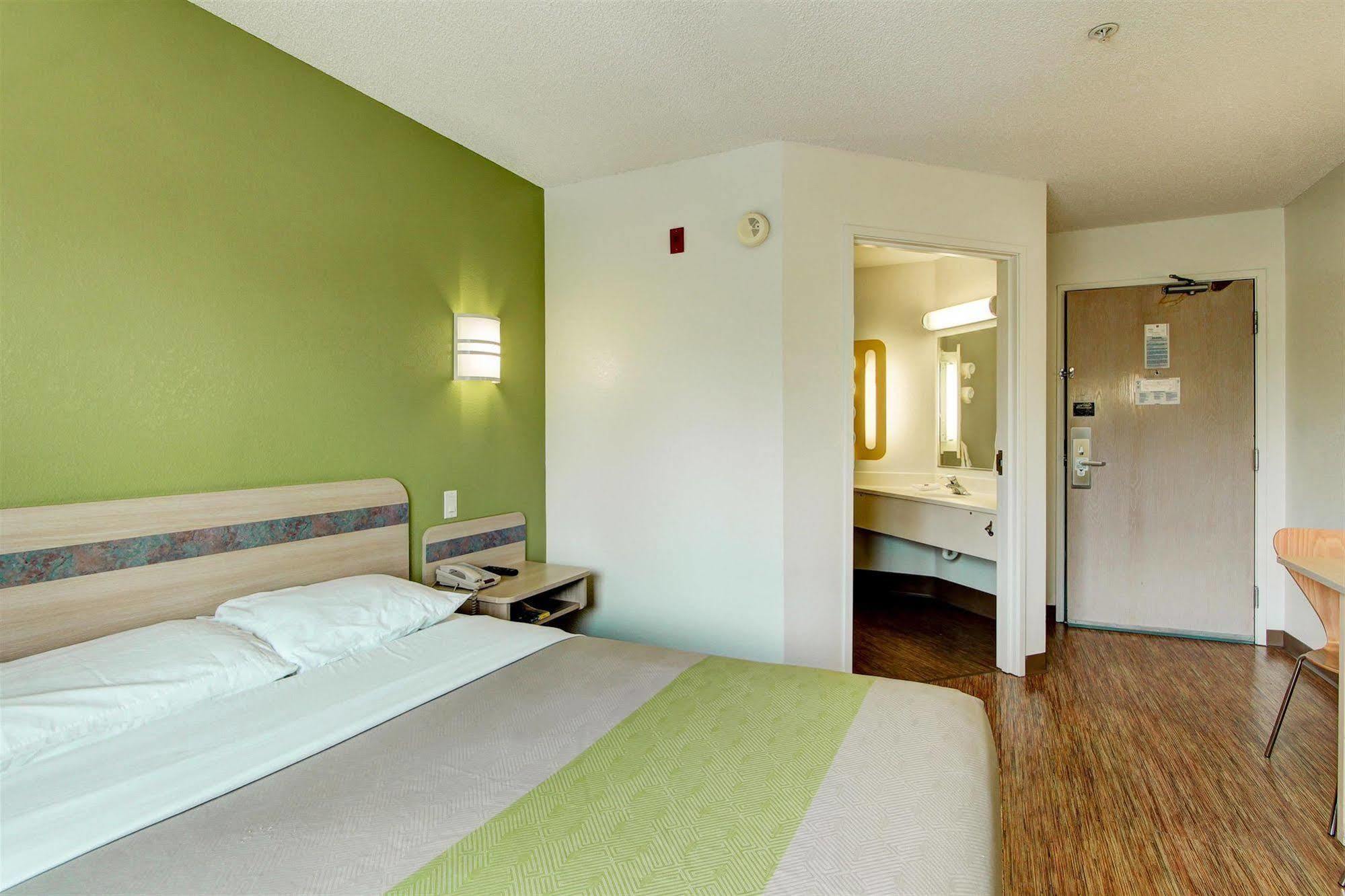 Park Inn By Radisson, Aurora Exterior photo